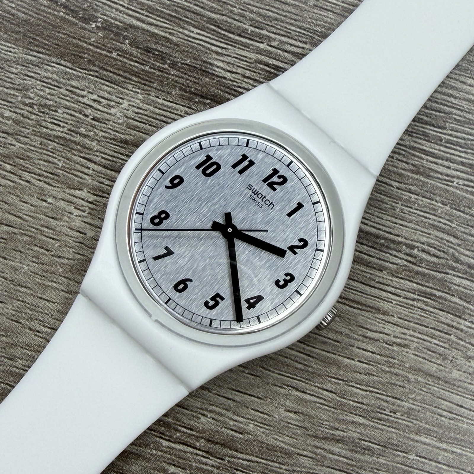 NEW✅ Swatch SOMETHING WHITE White Silver Number Dial Women’s 34mm Watch GW194