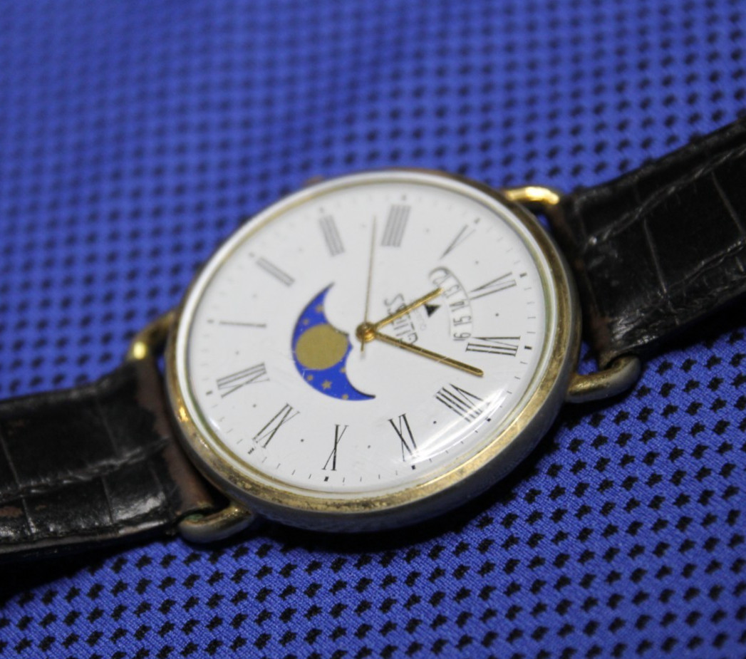 RuNNinG Guess 1989 LARGE Moon Phase & Date Watch Roman Numerals Leather 8″ 41mm