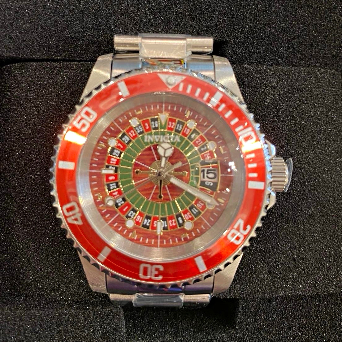 Invicta Roulette Men’s Quartz Watch Silver Steel Bracelet Red Dial Date
