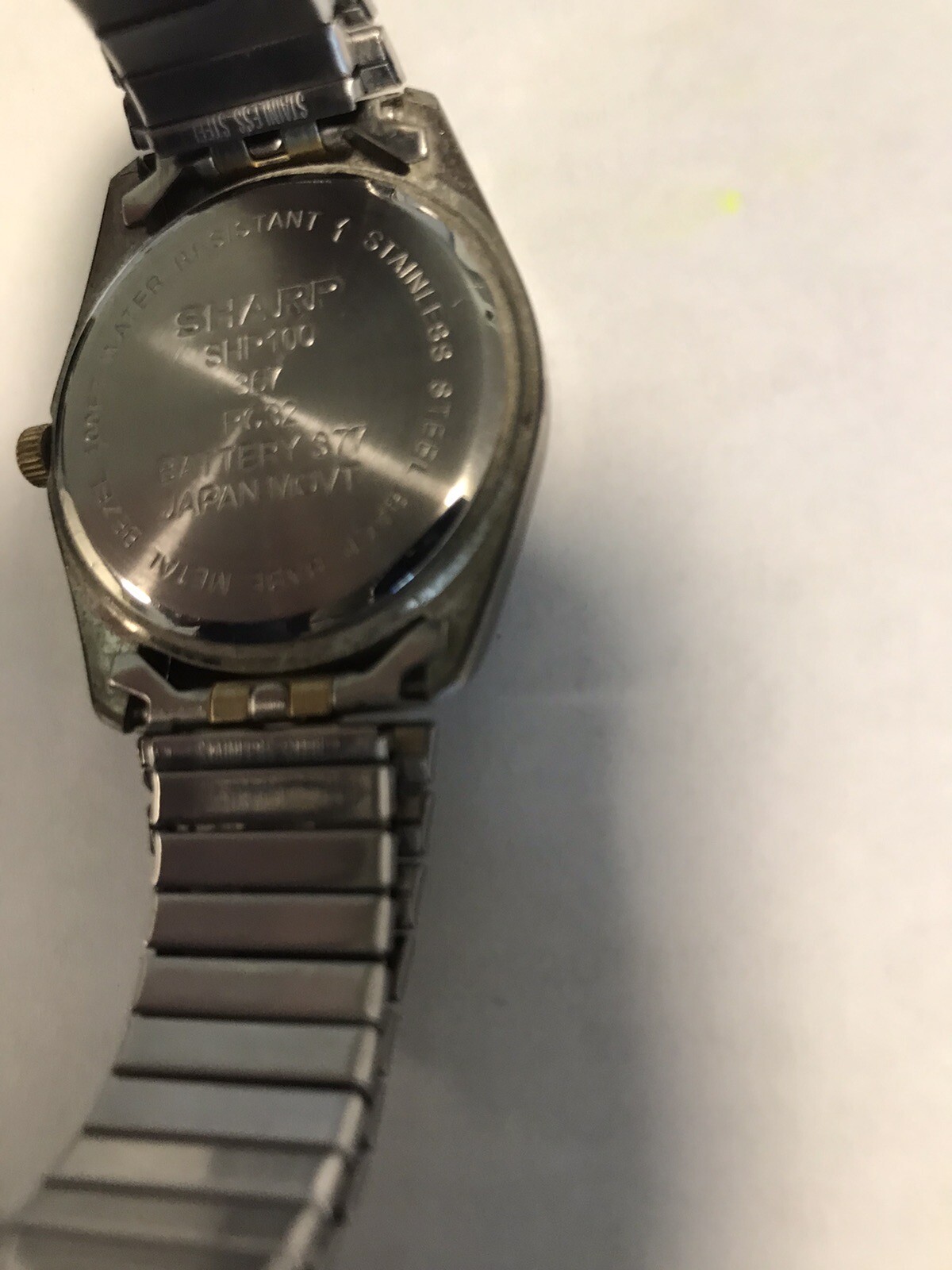 Sharp Mens Watch w/Date Indicator 100 Feet Water Resistant Gold & Silver NICE