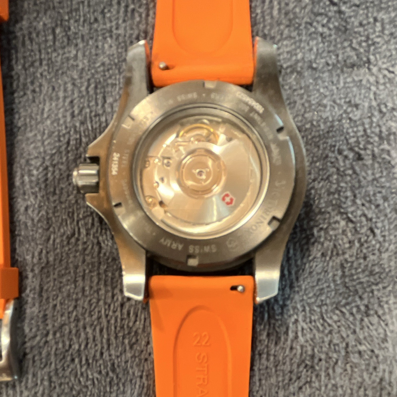 Victorinox Dive Master Automatic Diver 500m Orange Dial Date + Extra Straps