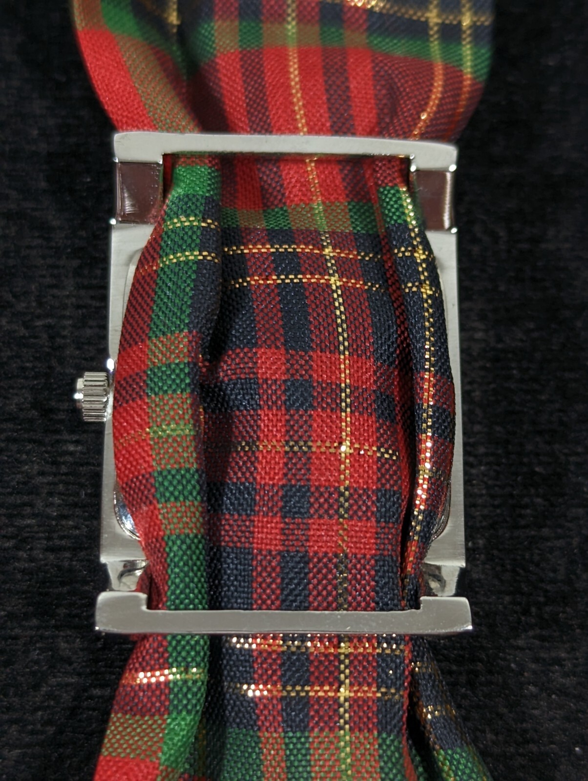 Kessaris White Dial Silver Tone Case Christmas Red Green Cloth Band Watch 7.5 In