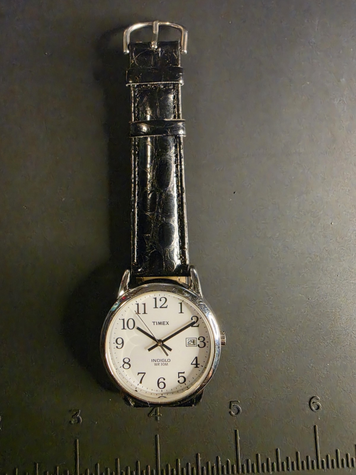 Timex Easy Reader Quartz Indiglo Date 30m White Dial Black Leather Strap.
