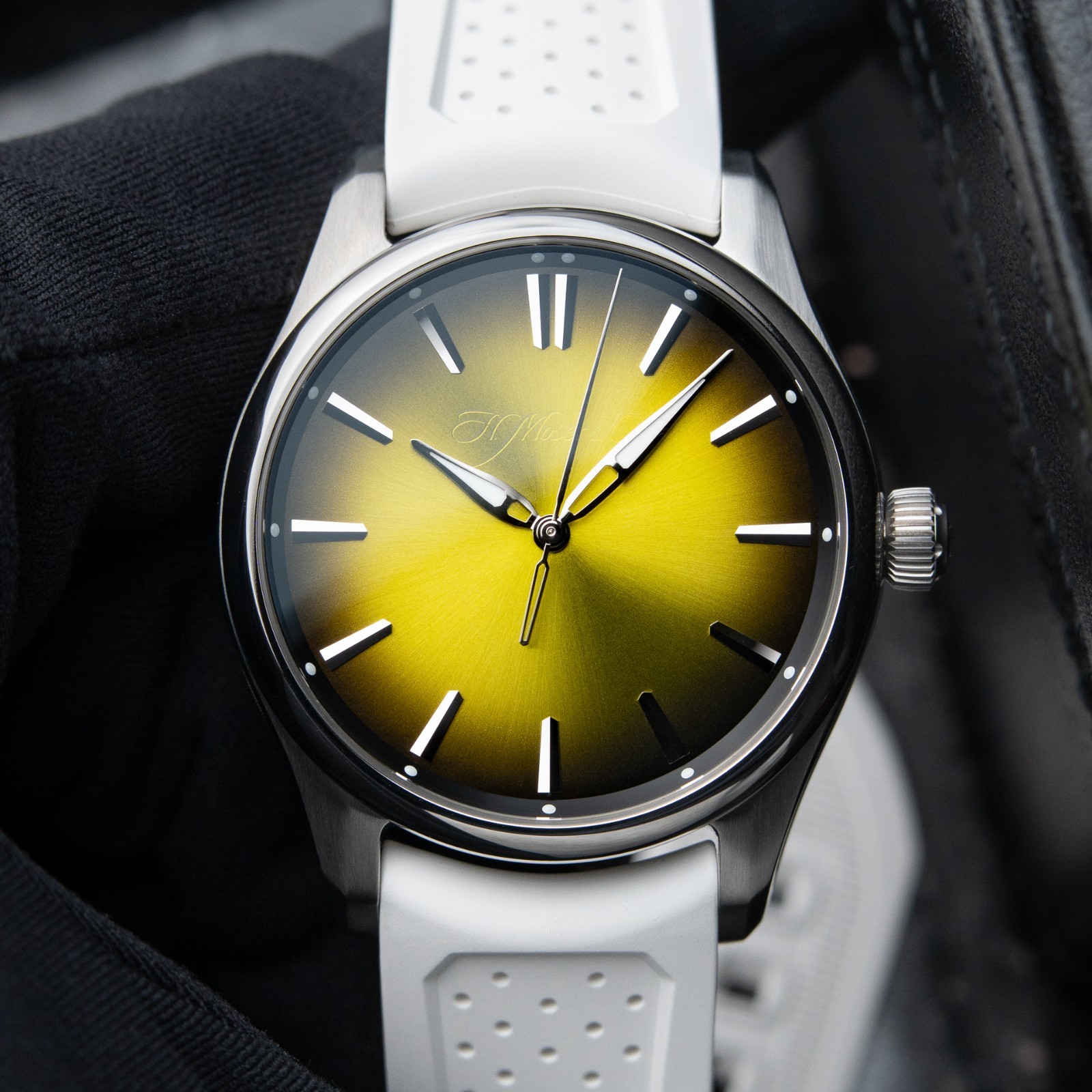 H.Moser & Cie. Pioneer Centre Seconds UNWORN 2026 Sunny Side Up Yellow Watch 40