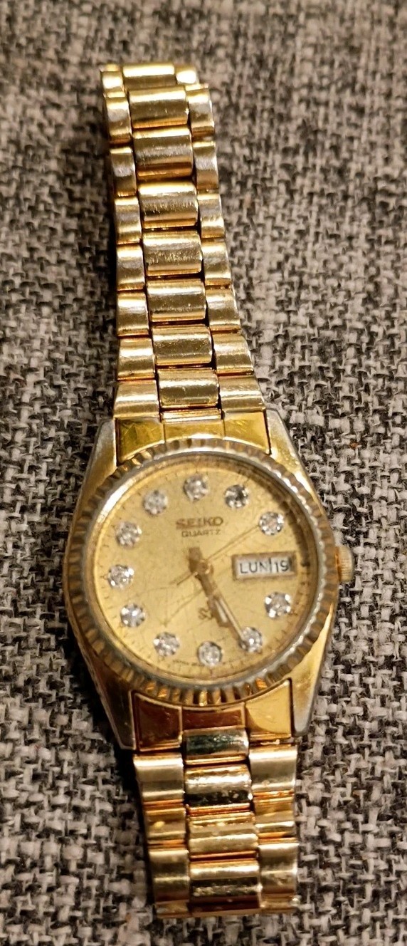 Woman’s Vintage Gold Seiko Quartz Watch Wristwatch Day Date 8523-0050