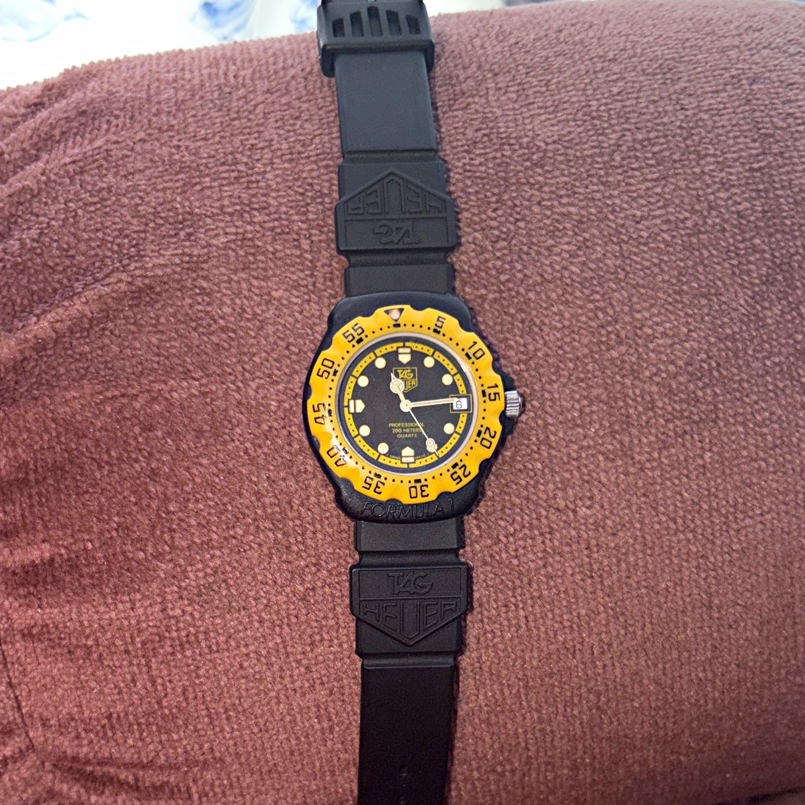 TAG Heuer Formula 1 Swiss Made Quartz 200m Date Black/Yellow Rubber Strap