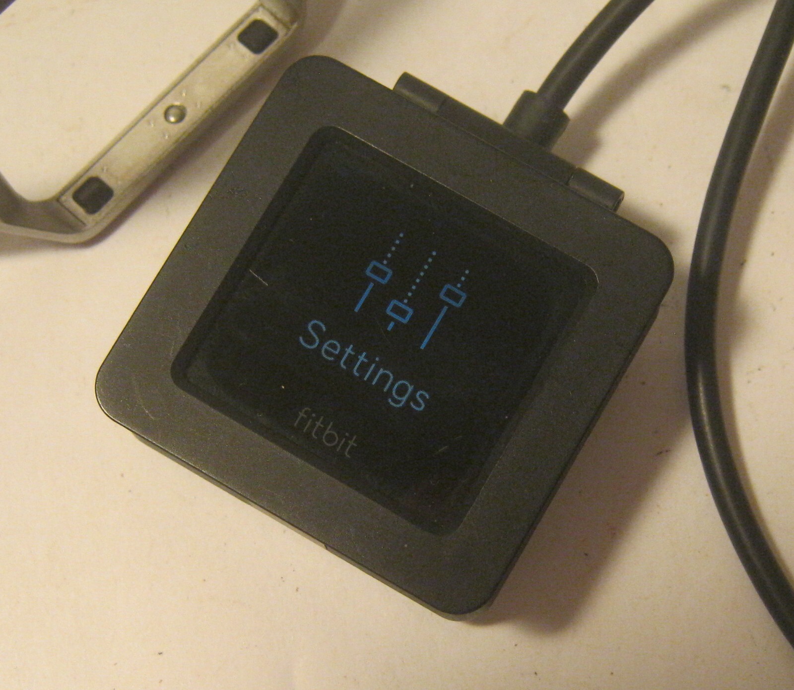 Blue Tooth CLASSIC Smart Watch with Black Rubber Band & Charger WORKS!! NR!!