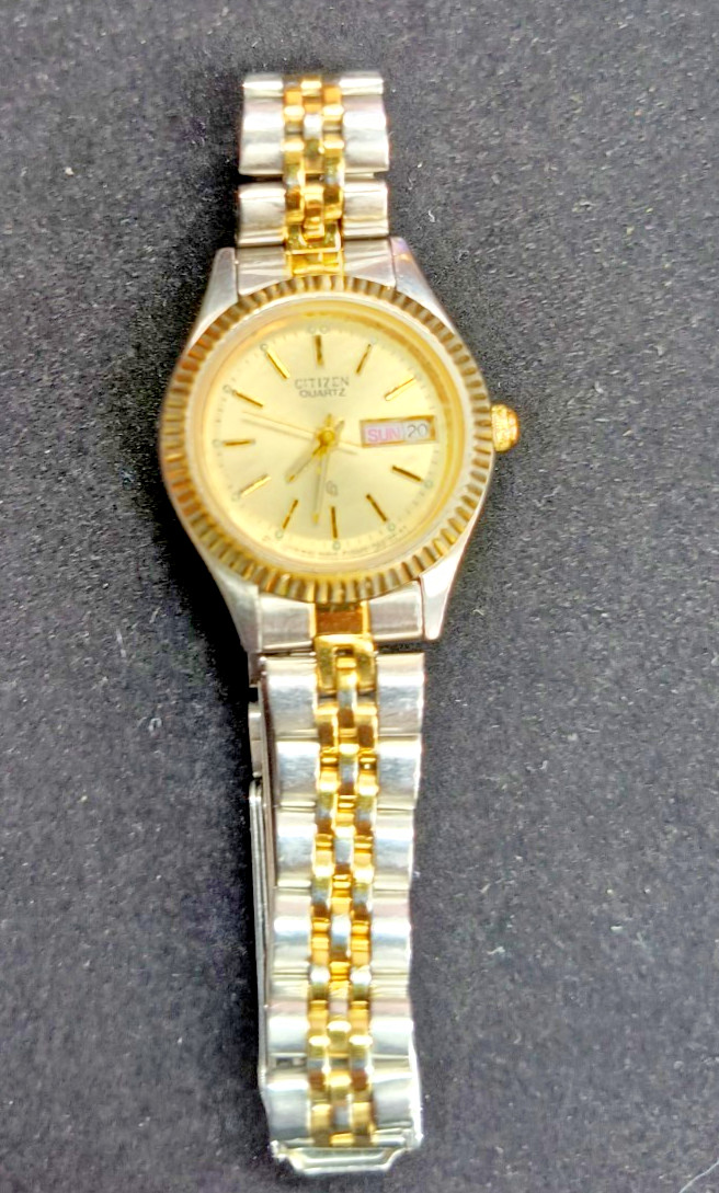 Citizen CQ Watch Women 25mm Silver Dial Two Tone Day/date 6000-R00413