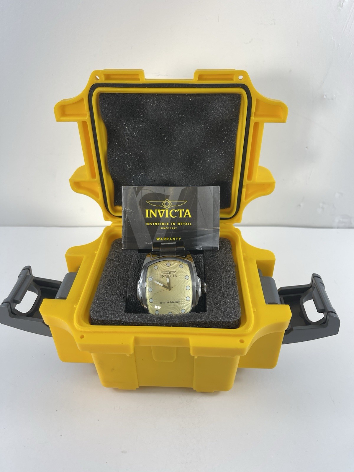 Mens Invicta Lupa Special Edition Tritnite Water Resistant 100 Feet Model 17768
