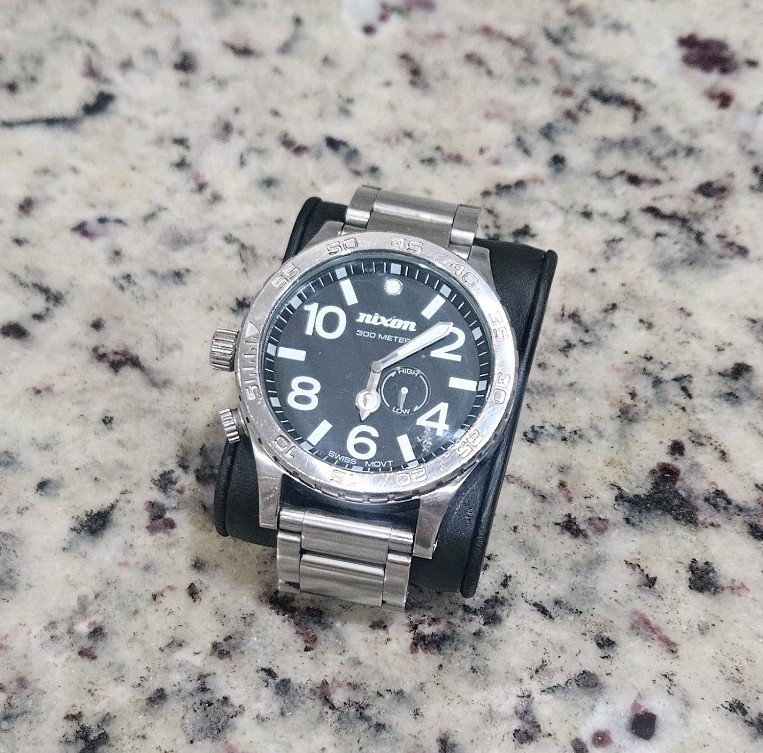 nixon 51-30 tide with swiss movement