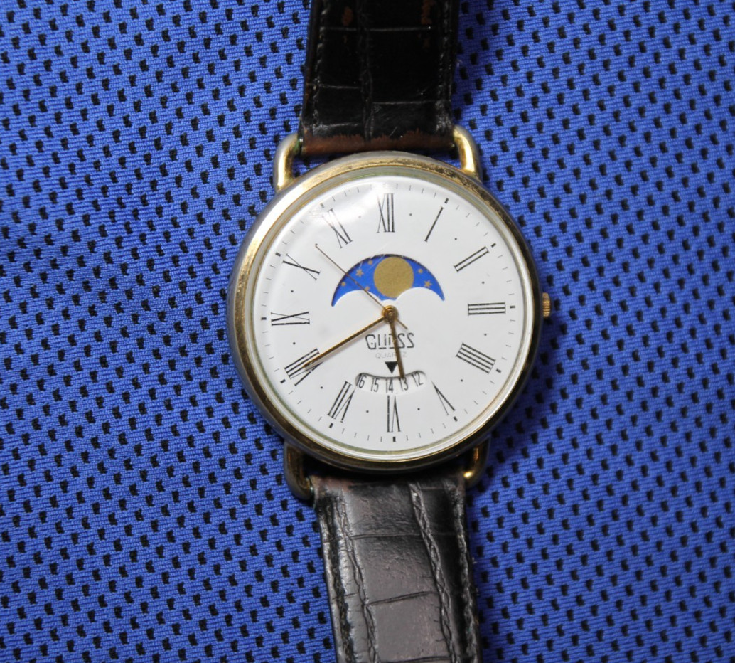 RuNNinG Guess 1989 LARGE Moon Phase & Date Watch Roman Numerals Leather 8″ 41mm