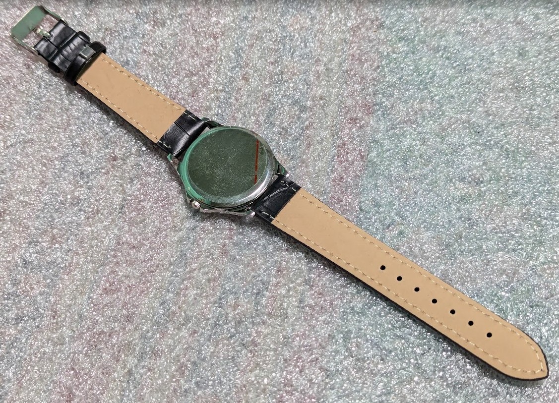 Hokusai pattern watch in silver tone with Mount Fuji image. New battery.