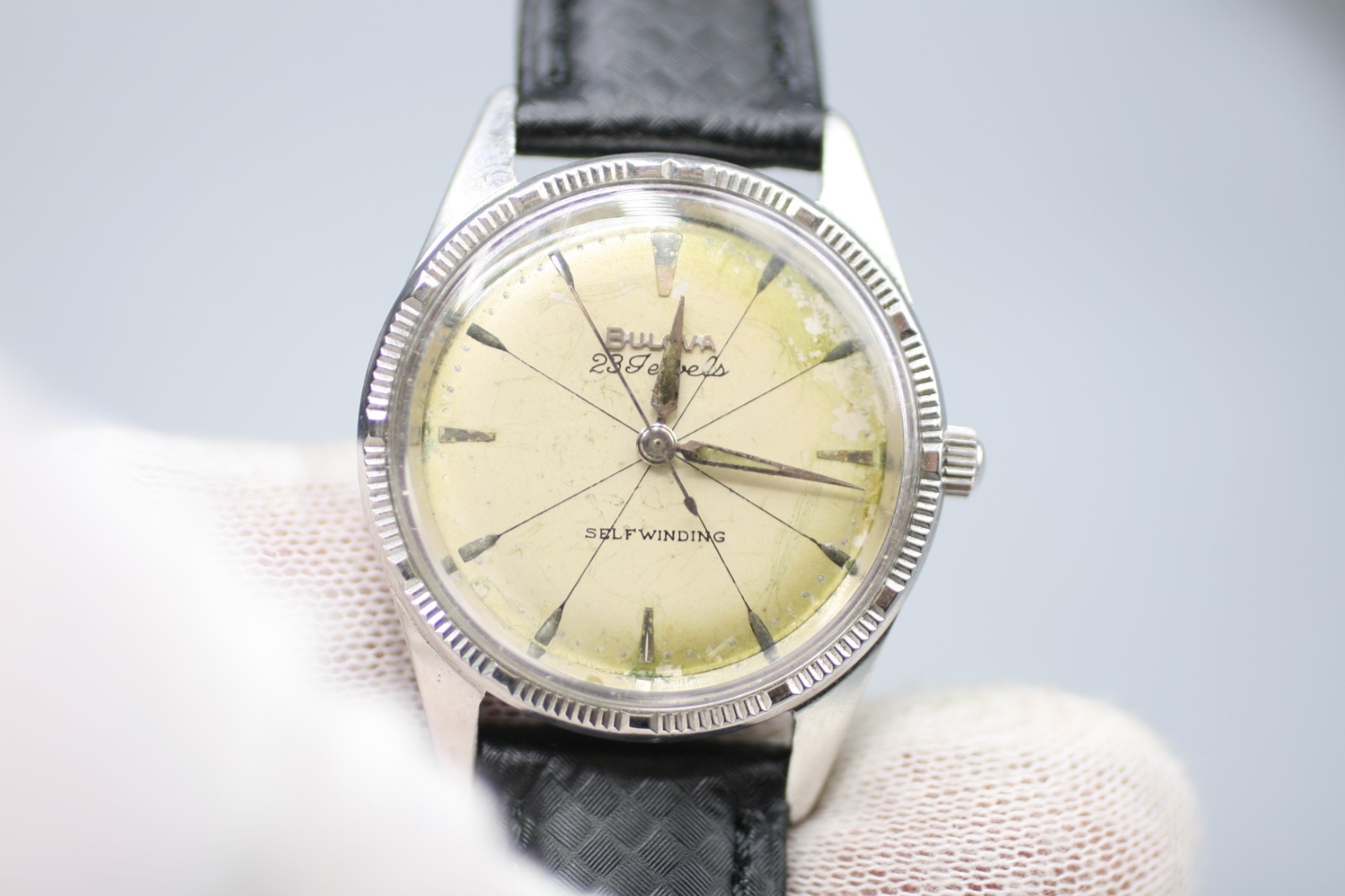 Vintage Bulova 23 jewels self winding watch. Working .