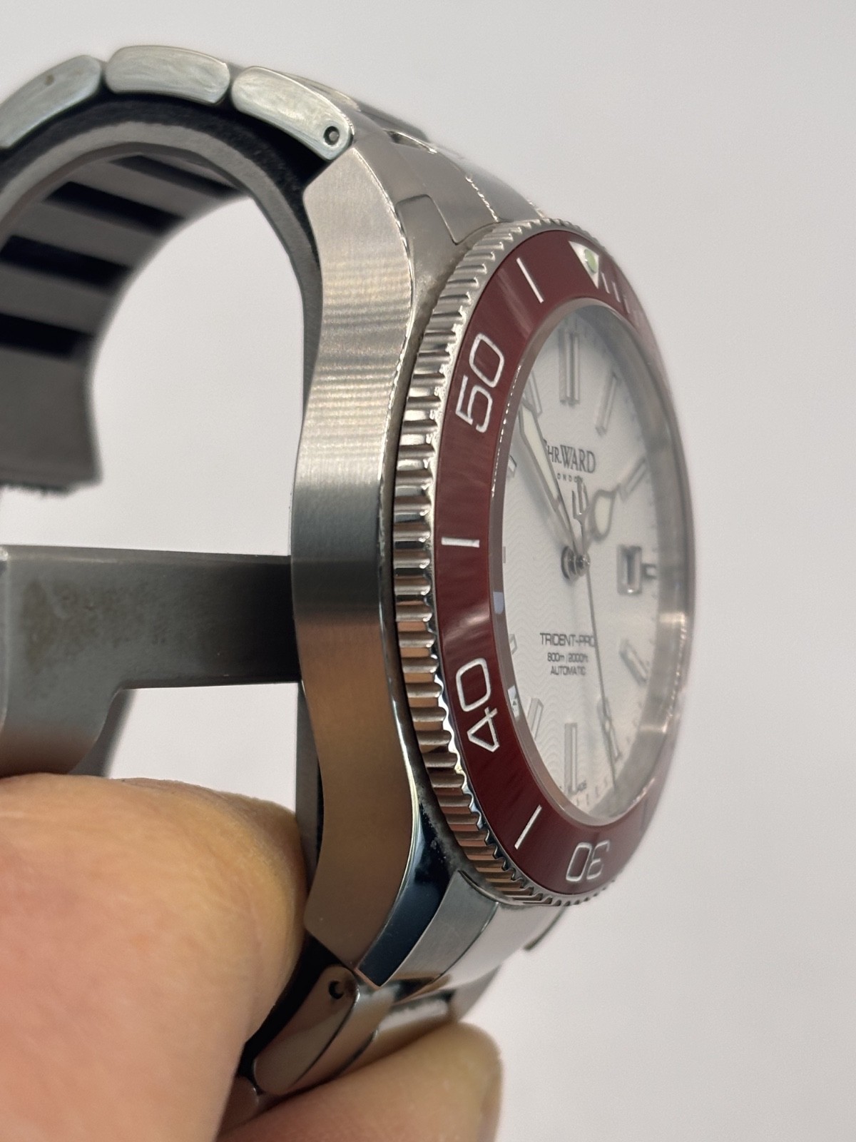 Christopher Ward C60 Trident Mk2 Pro 600 Red/White 43mm Auto (06/2015) WH1733A