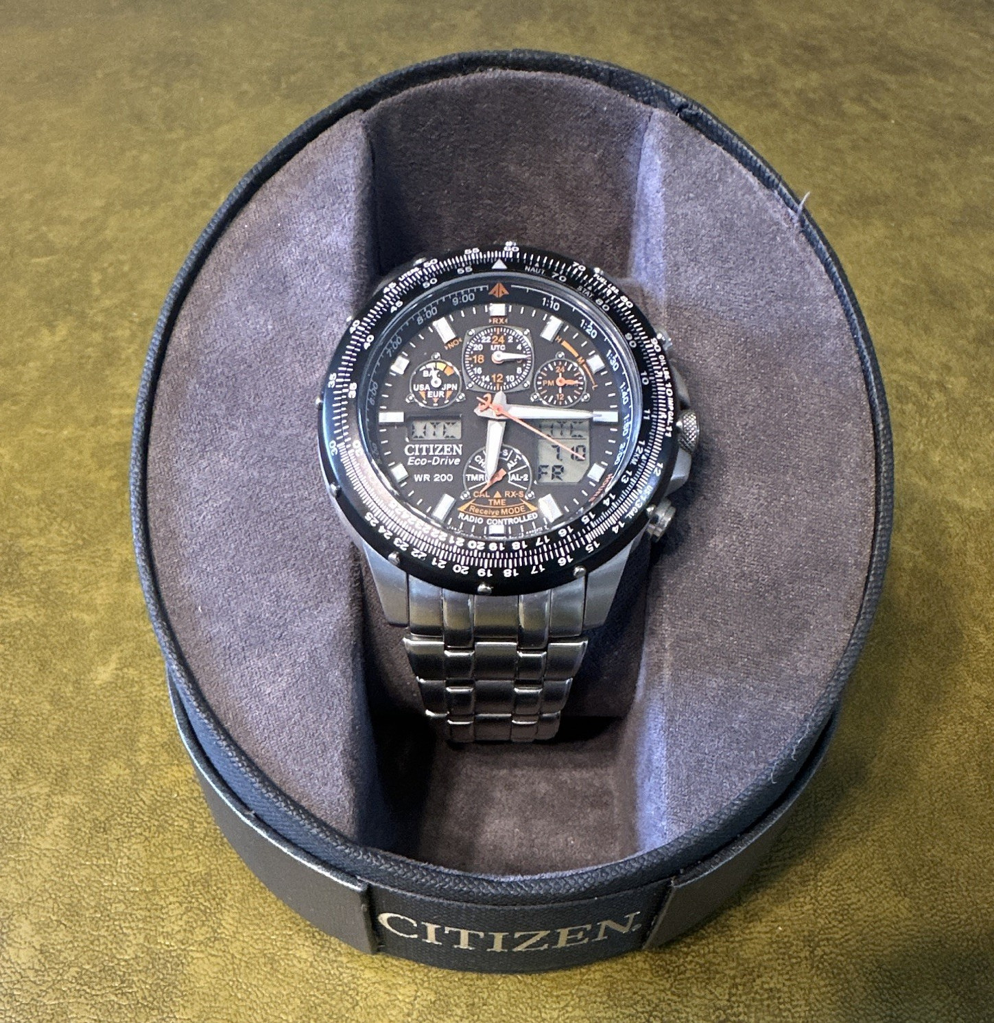 Citizen Eco-Drive Chronograph Black Dial Slide Rule 200m SS Bracelet Box