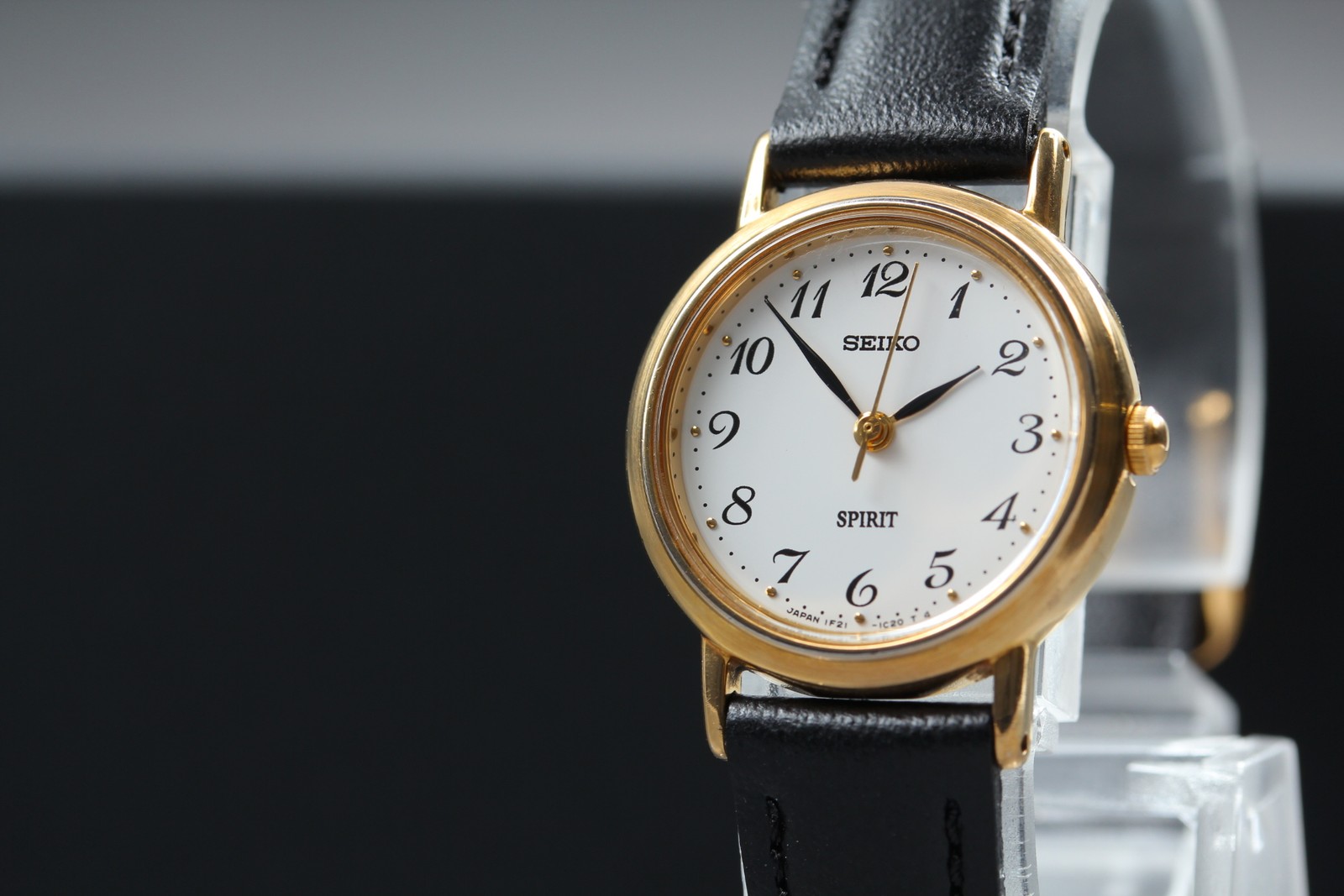 Vtg 1995 N MINT Seiko Spirit 1F21-0H70 Quartz Gold Round Womens Watch From JAPAN