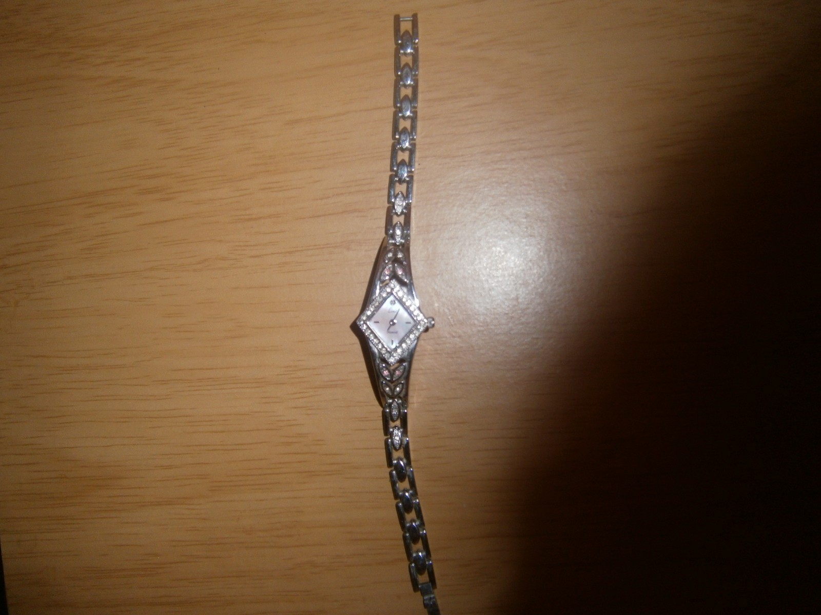 Vintage Limit Diamond watch. NEEDS ATTENTION. M.O.P. 20cm’s.(E26WBc)