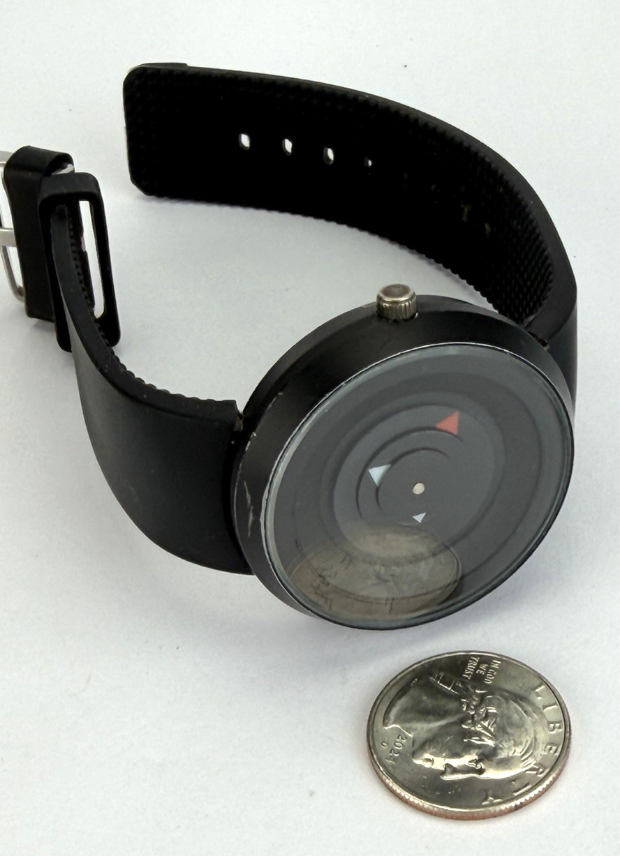 Minimalist Rotating Disk Watch w Black Rubber Band 3D Turntable NEW BATT