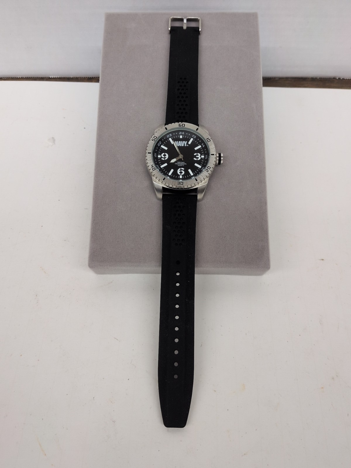 Mens Navy Quartz Stainless Steel Water Resistant to 30 Meters Men’s Watch