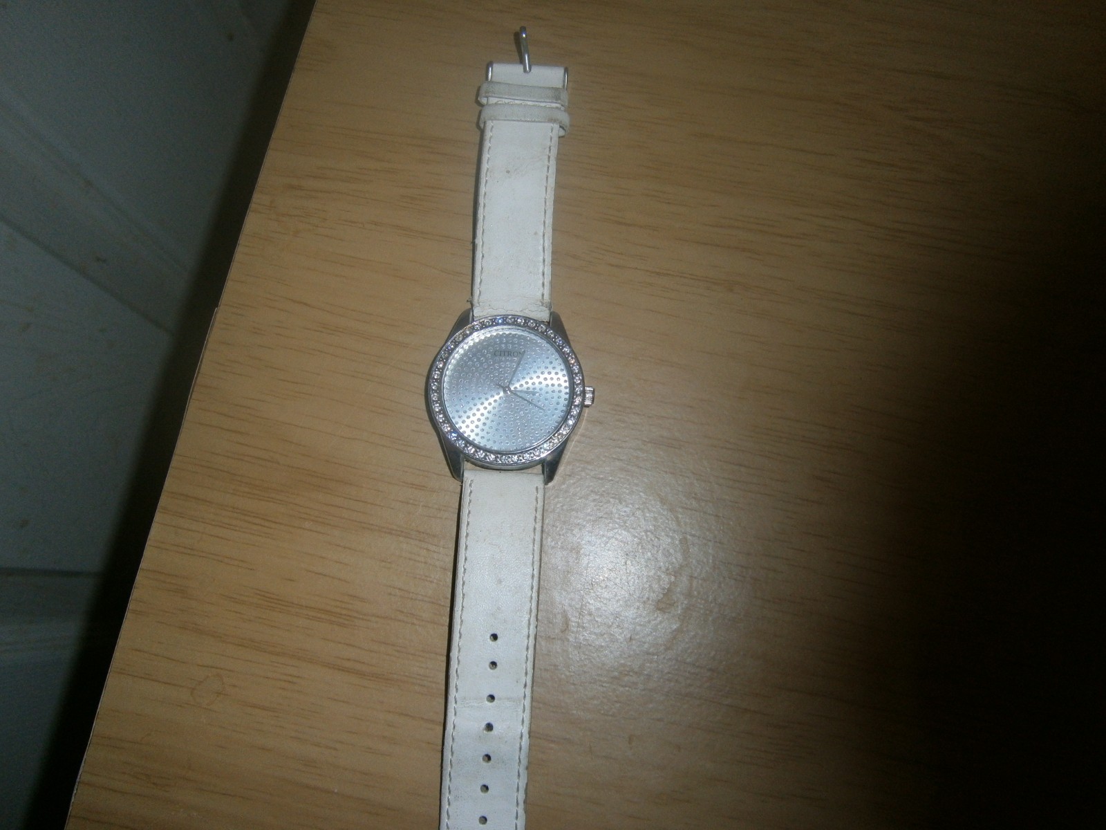 Mid 2000’s white faux leather diamante ladies quartz Citron watch. 24cm(E26WBb)
