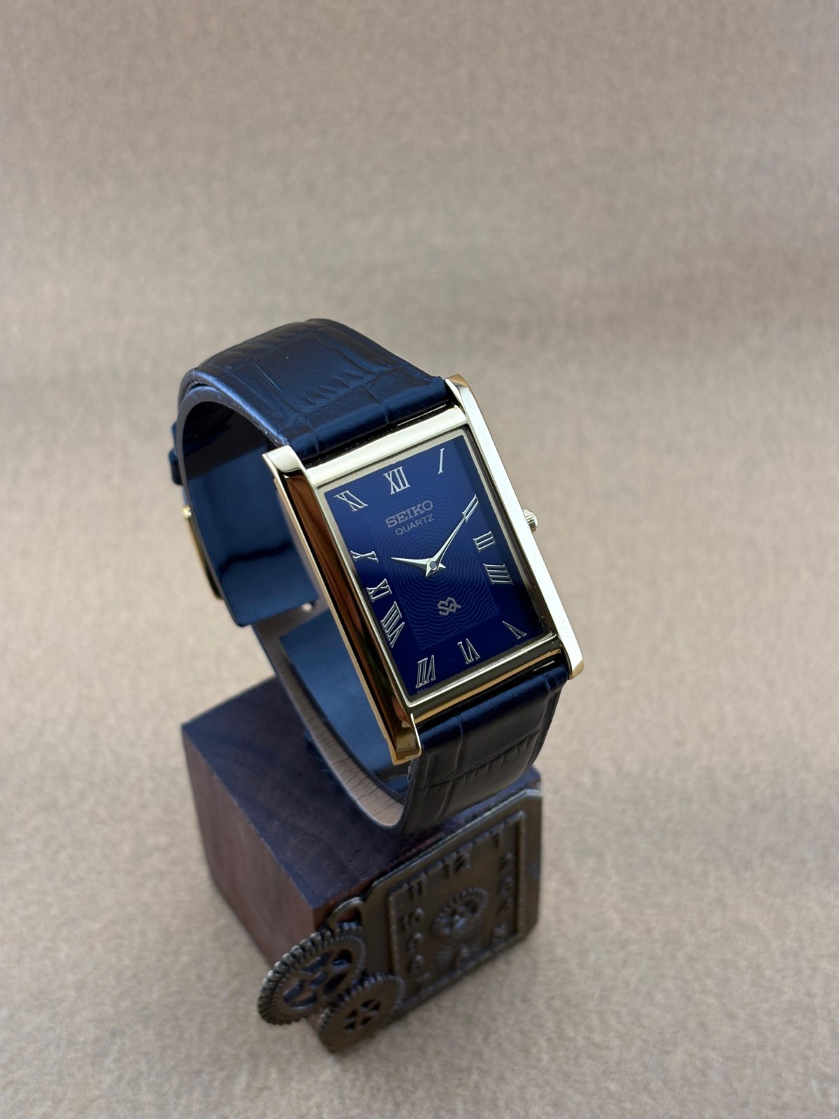 RARE GOLD BLUE Vintage Seiko Slim Quartz Men’s Wrist Watch