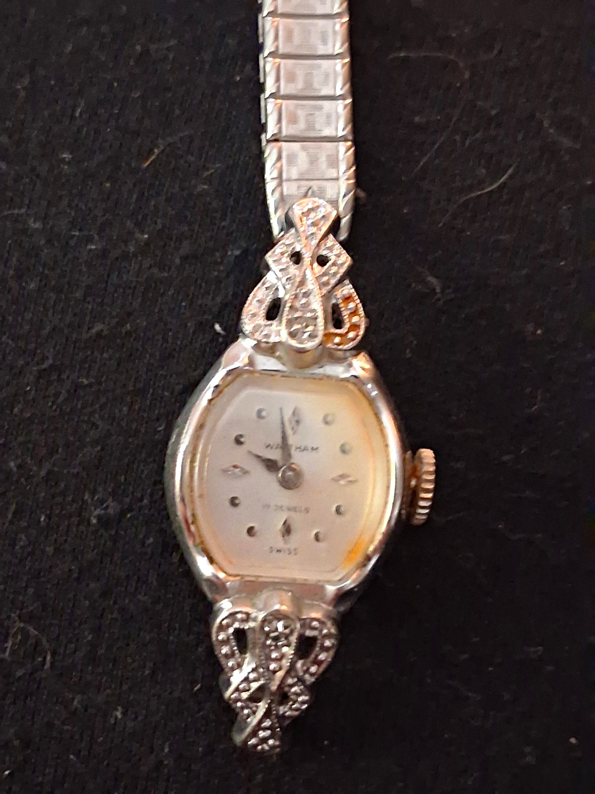 Waltham Women’s Swiss Manual Mechanical 17J Oval White Dial Silver Bracelet