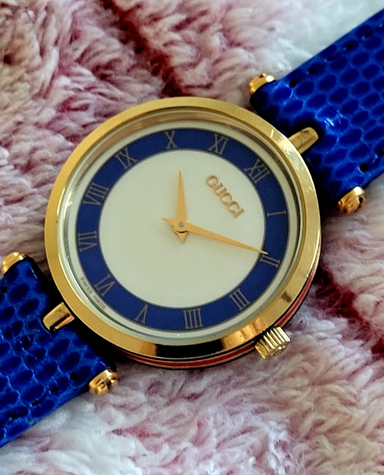 Gucci 2000M,Authentic,Unique,Beautiful,Scratch Free Crystal,One Of A Kind,30 MM.