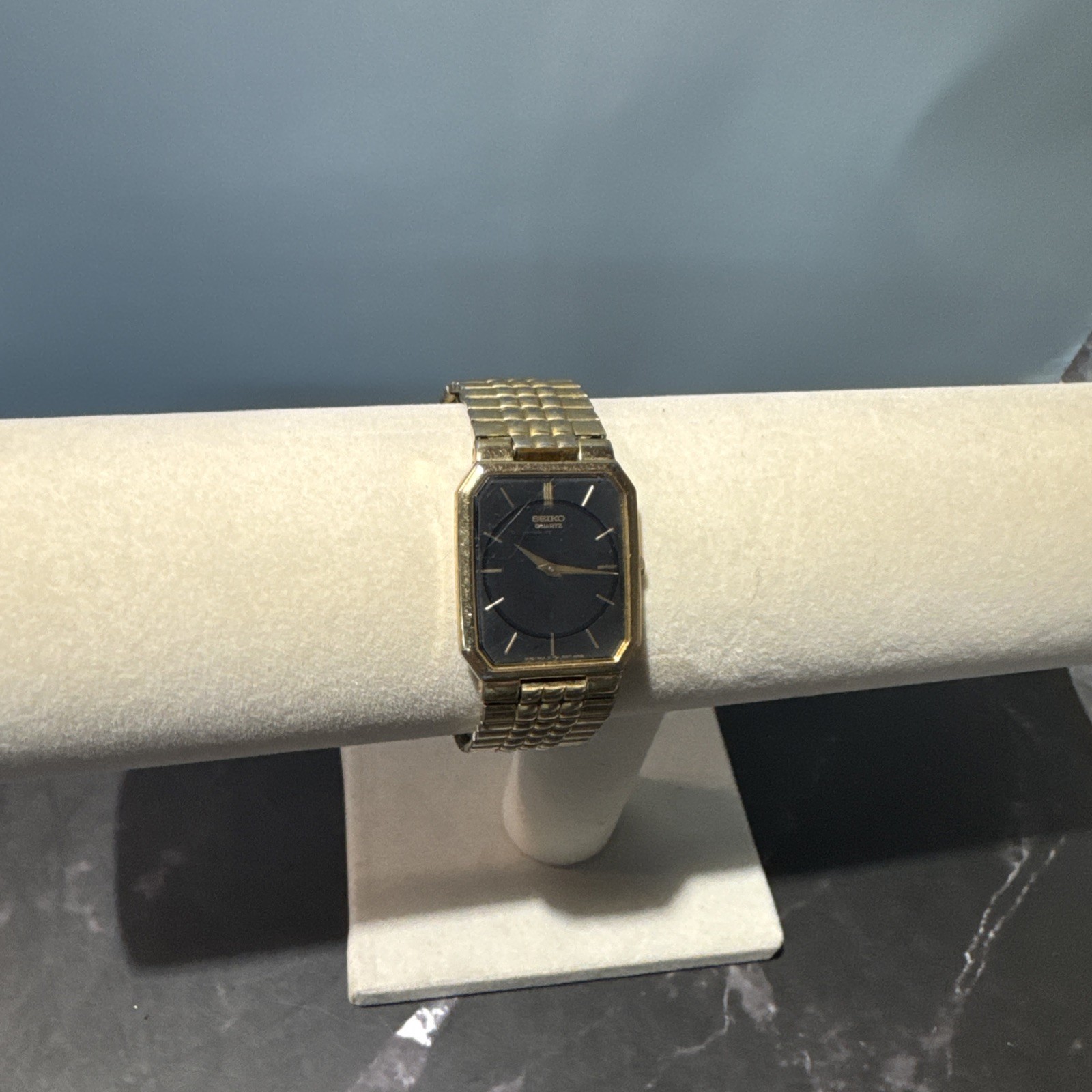 SEIKO Men`s wristwatch NEW BATTERY