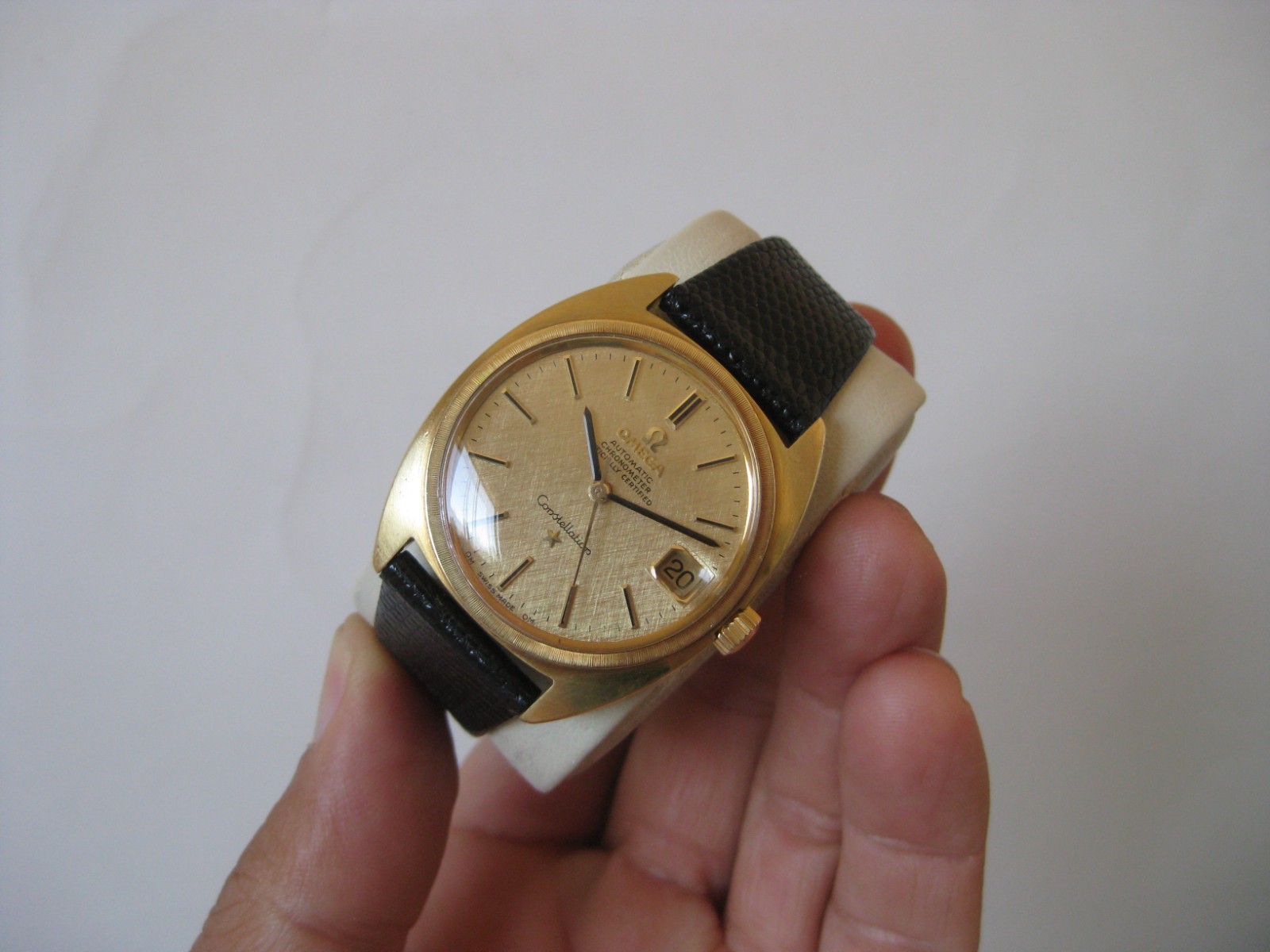 Omega 18K Solid Gold Constellation C Case Texture Linen Dial Watch 35mm Serviced