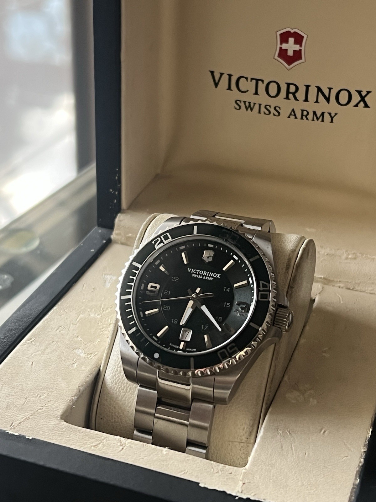 Victorinox Swiss Army Maverick Large Quartz Green Dial Men’s Watch 241934 Used