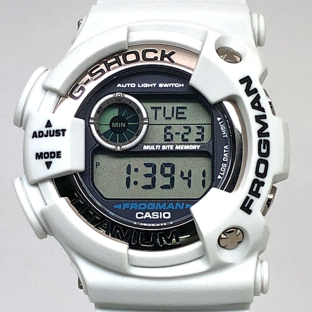 G SHOCK DW 9900LG 8 FROGMAN 3rd generation Frogman men in white gray compact mod
