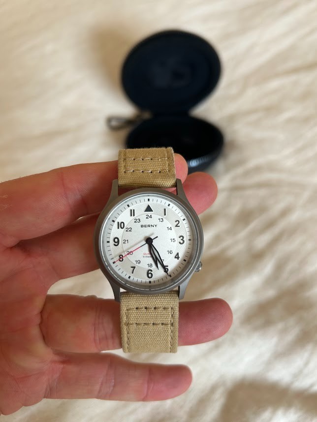 Titanium Field Watch Bundle – Watch + 3 Straps + Case