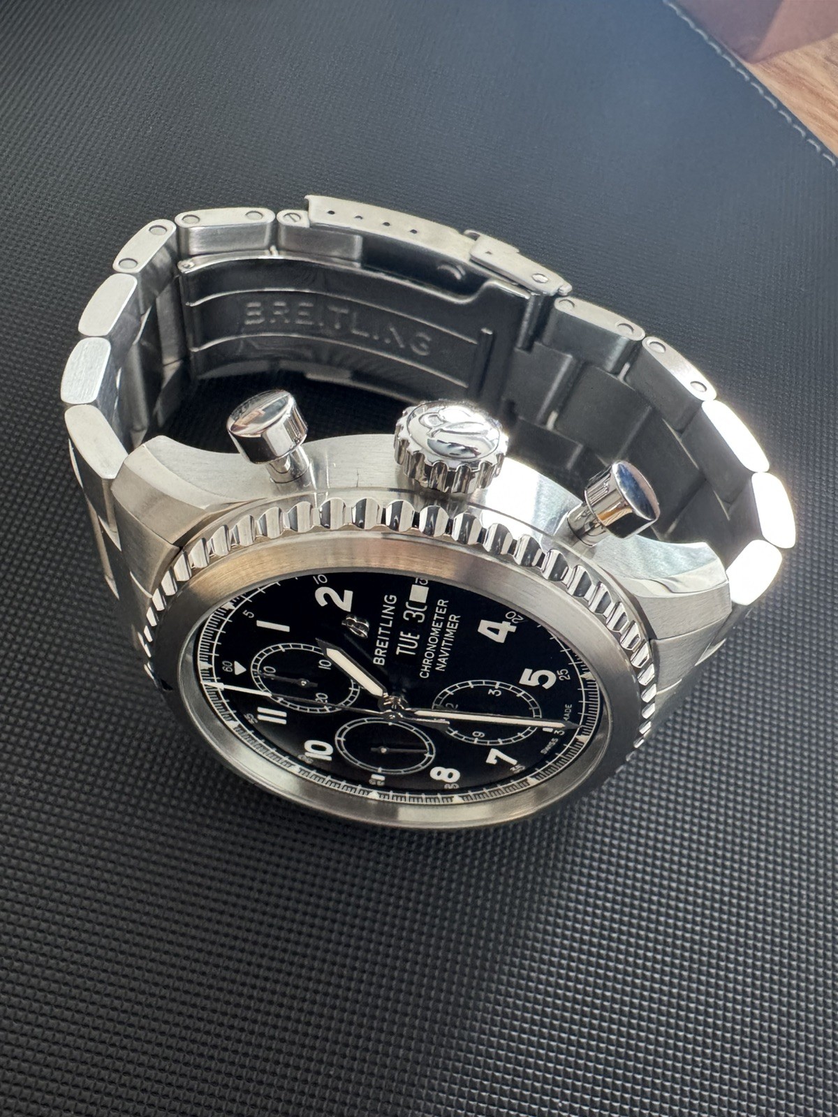 Breitling Navitimer A13314 Black – Pristine condition w/ box, links & papers