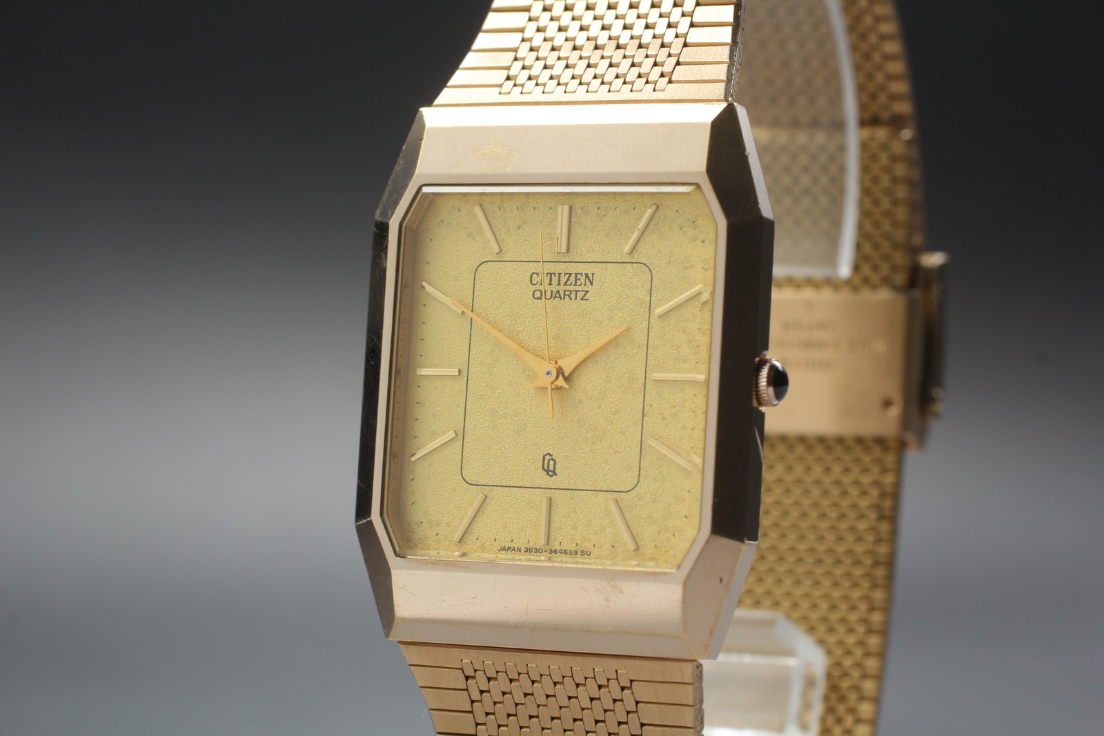 *NEAR MINT* Vintage 1986 CITIZEN CQ 3630 T4-362314 Gold Dial 27mm Mens Watch