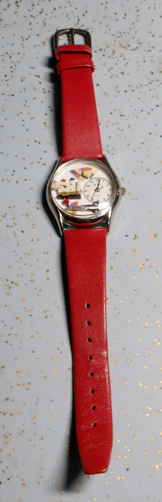 WYL SEWING QUILTING THEMED WRISTWATCH SEWING MACHINE SCISSORS QUILT DIAL GUC
