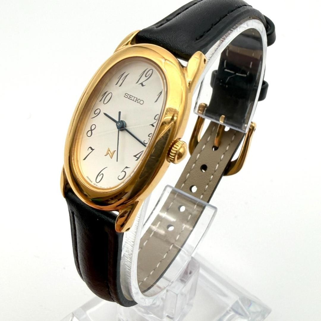 Excellent condition Seiko watch, new battery, new strap, oval shape, gold, women
