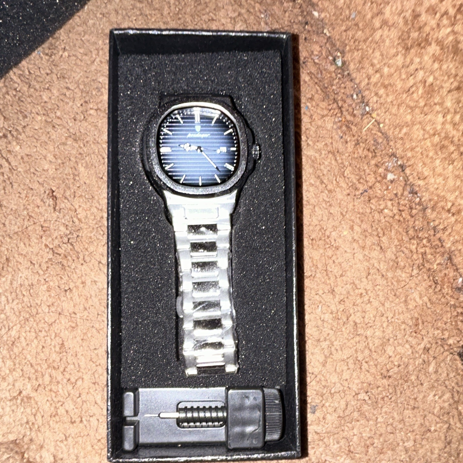 Poedagar Analog Watch Blue Dial, Silver Stainless Steel Bracelet, Box