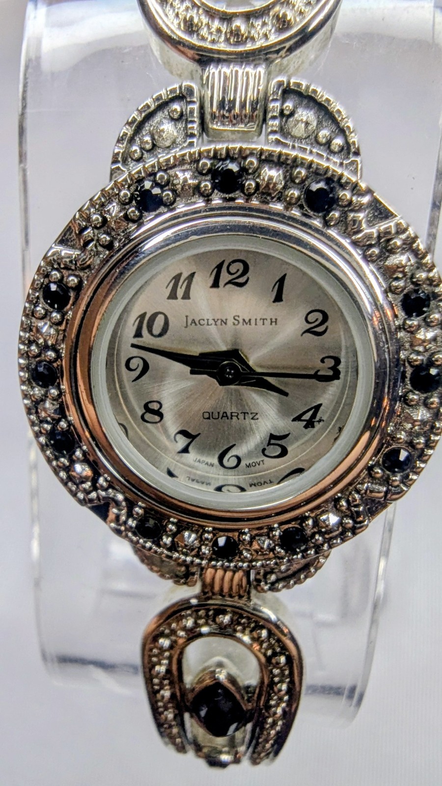 Jaclyn Smith Women’s Vintage Silver Tone And Onyx Quartz Fashion Watch, Running