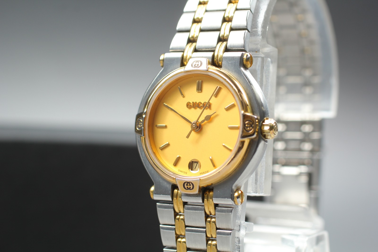 GUCCI 9000L Gold 24cm Qz Womens Watch Vintage 1990s Near MINT From JAPAN