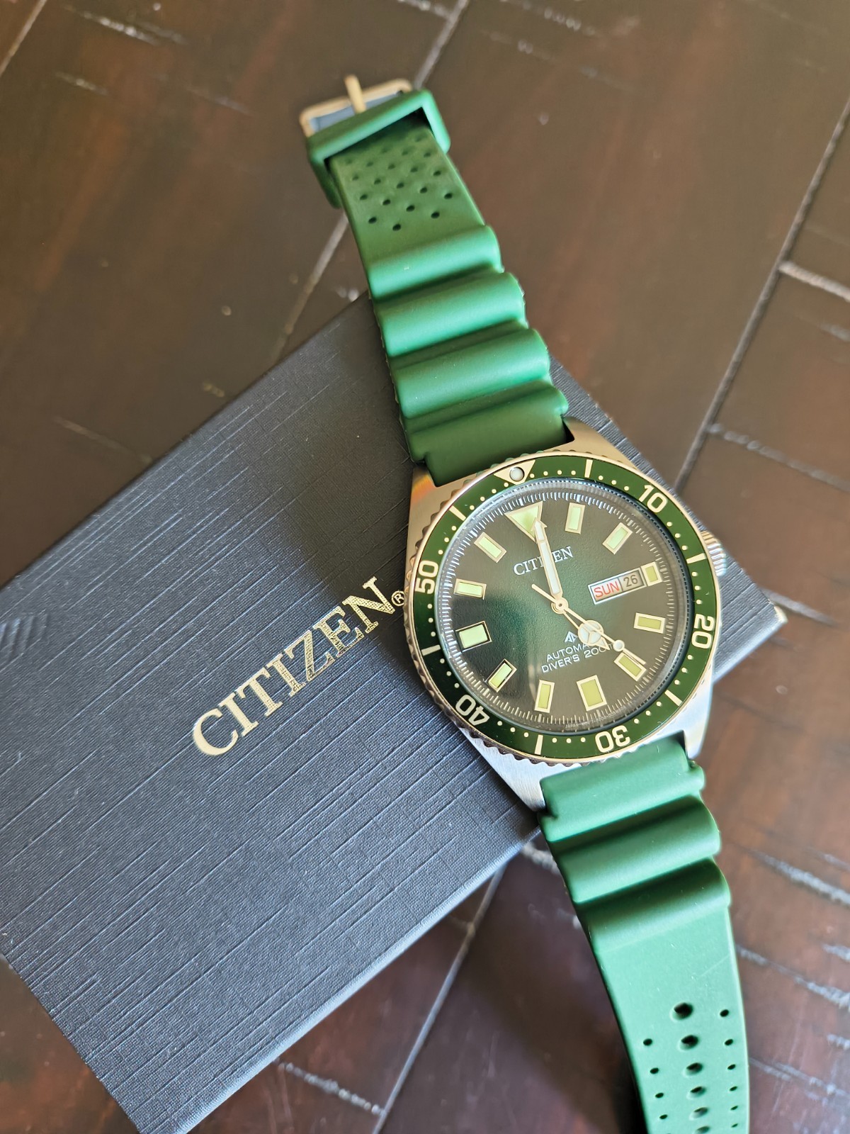 Citizen Promaster Diver Automatic ny0121-09x Green Face and Strap with Box