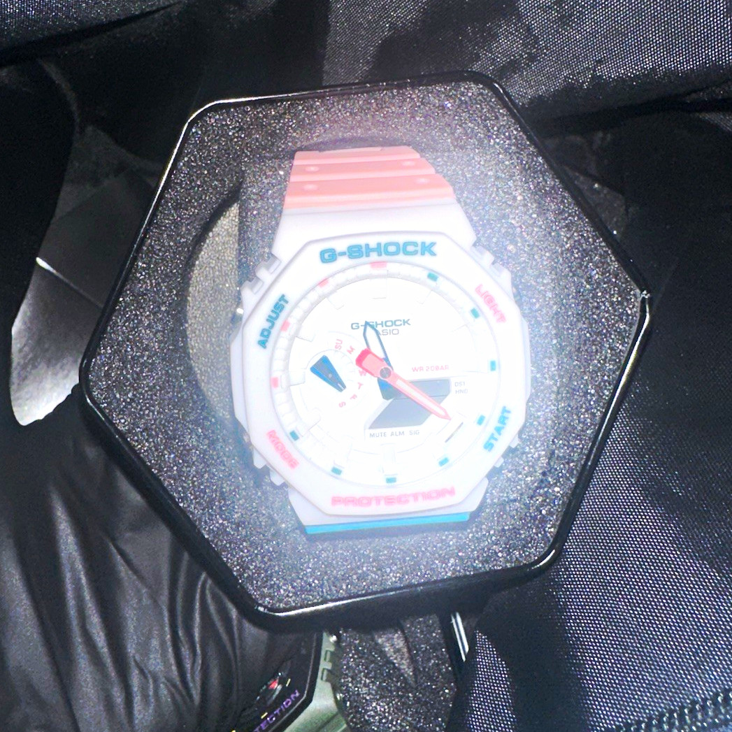 Casio G-SHOCK Analog-Digital 200m Quartz White/Pink Resin 45mm w/ Box