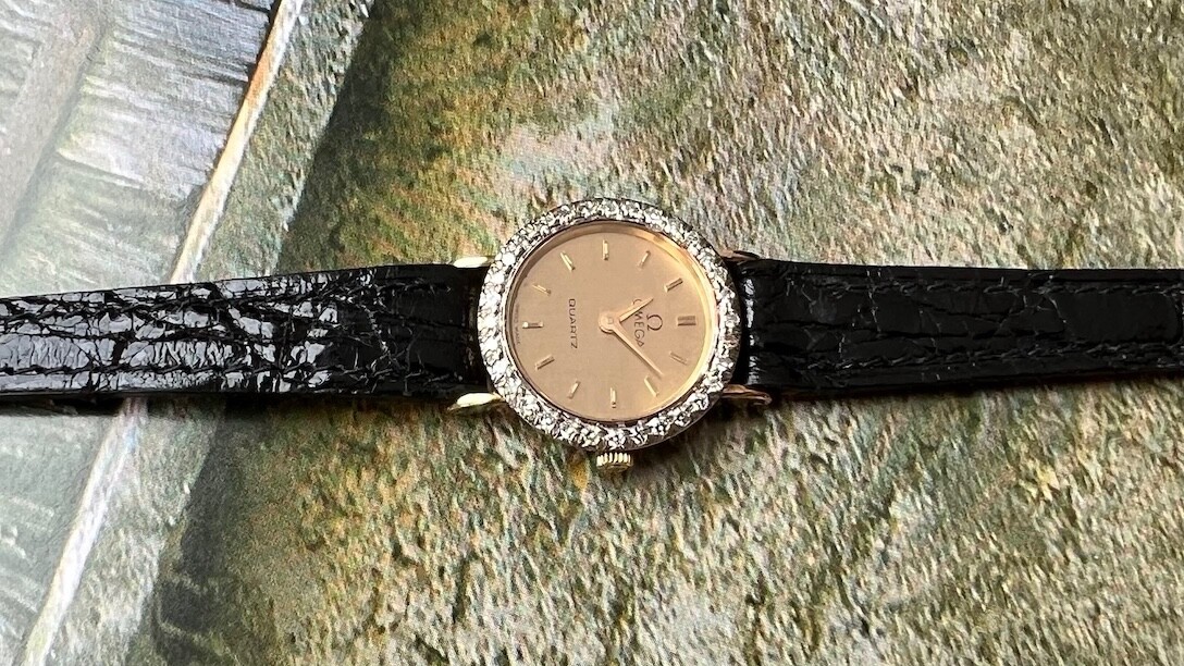 Nice Ladies Omega 14k Solid Gold – Diamonds Bezel