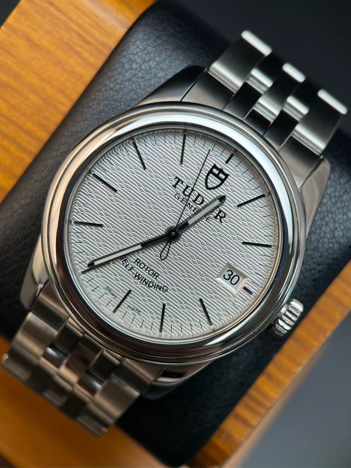 Tudor Sliver Linen Dial Glamour M55000-0003 Men’s Watch Automatic 36mm Date