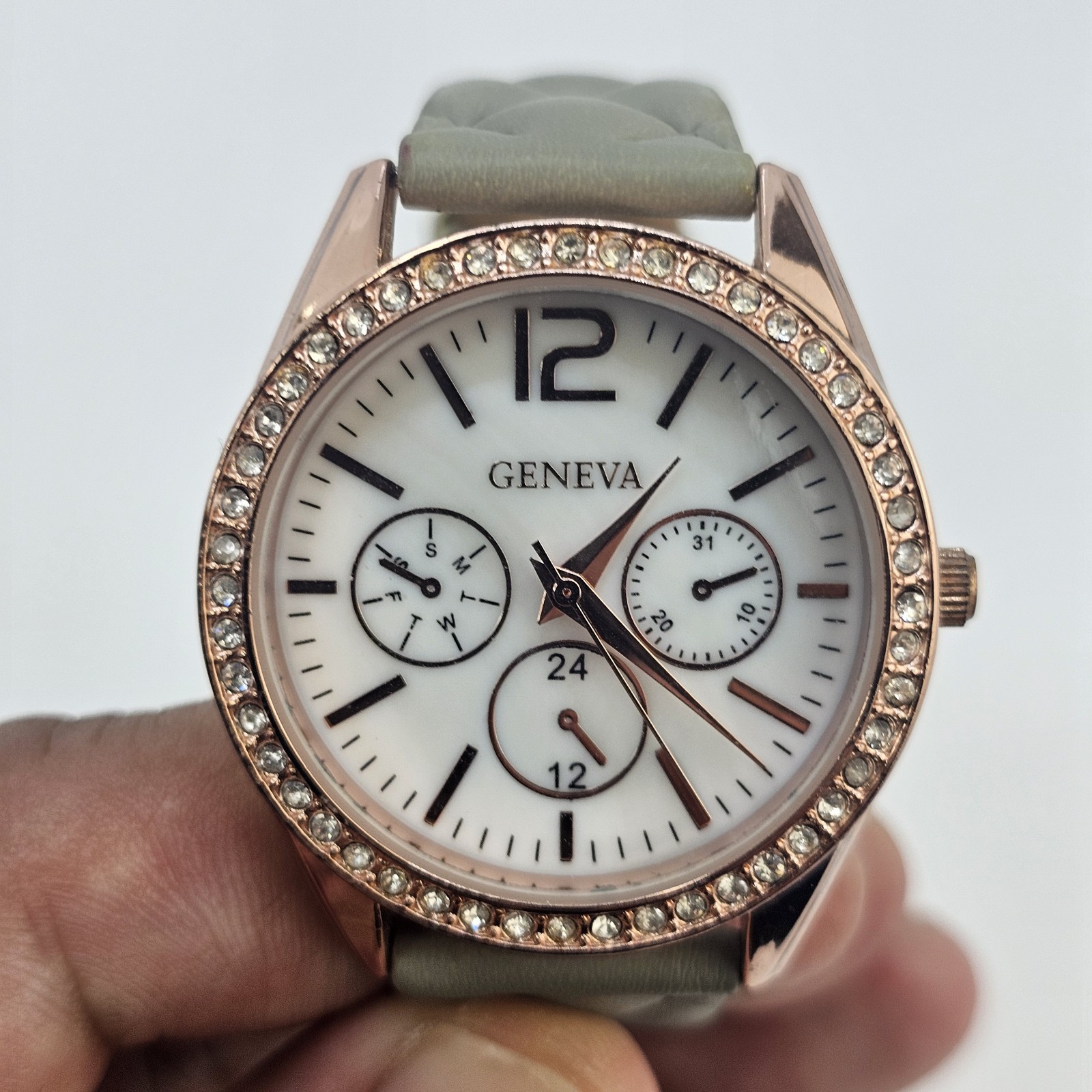36MM Women’s Watch White Dial Gray Faux Leather Bands New Battery