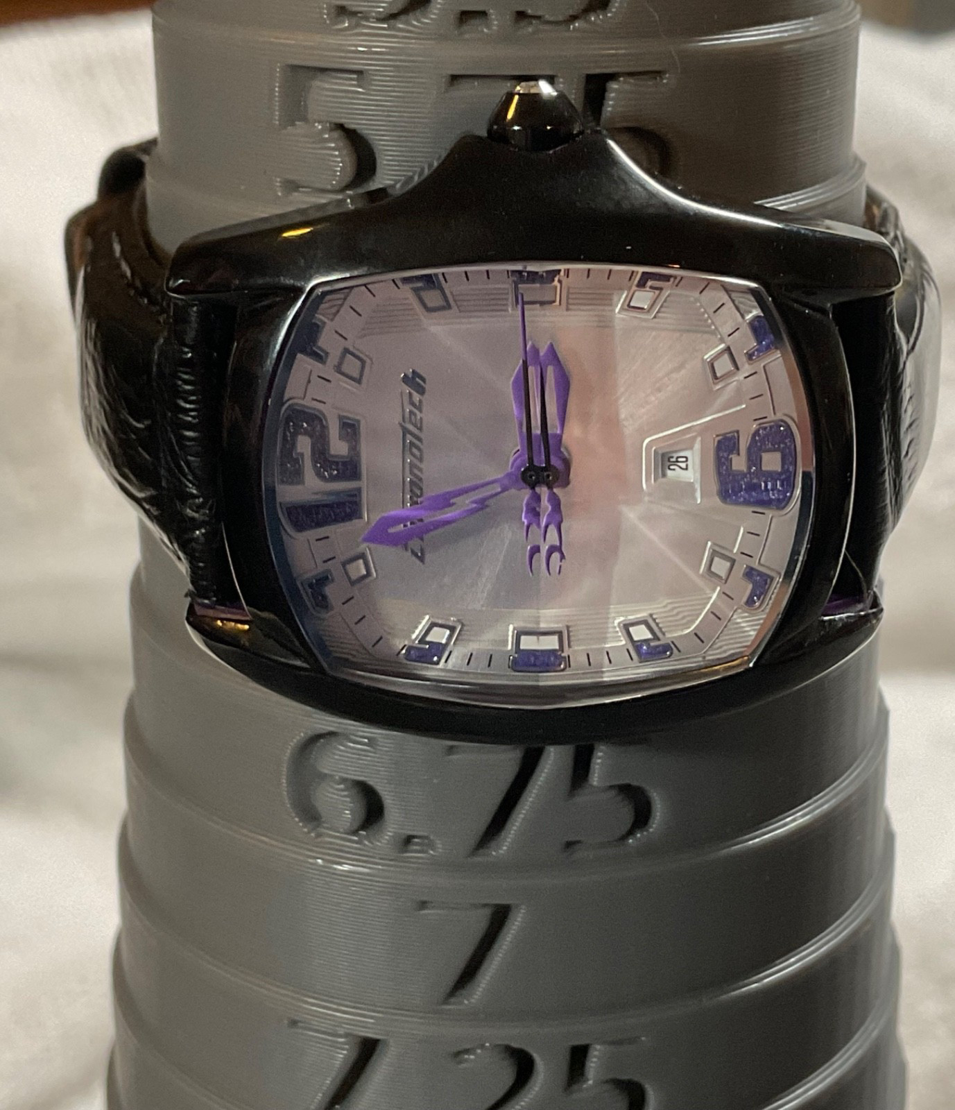 ChronoTech PRISMA WOMENS WATCH 34mm Date Leather 7107L NEW BATTERY Subtle Glitz!