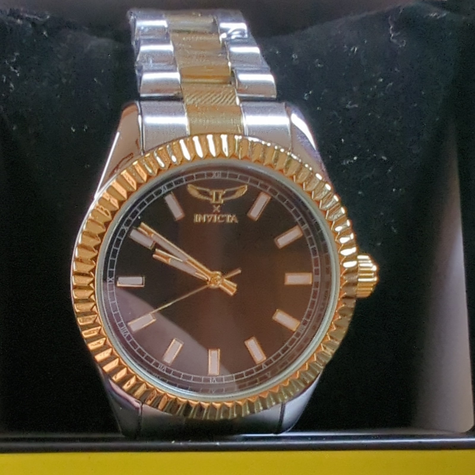 Invicta Men’s Quartz Wristwatch Black Dial Two-Tone SS Bracelet 30m Fluted