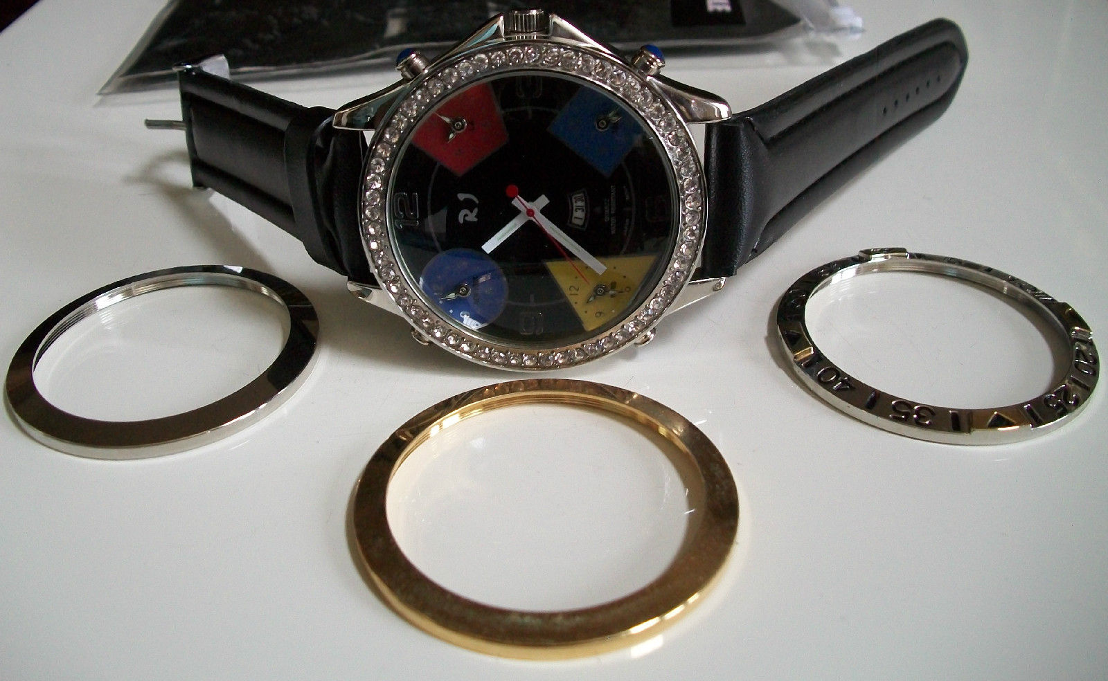 Bling Plain Bezel 5 Time Zone Date Men’s Fashion Watch With Pouch & Extra Bezel