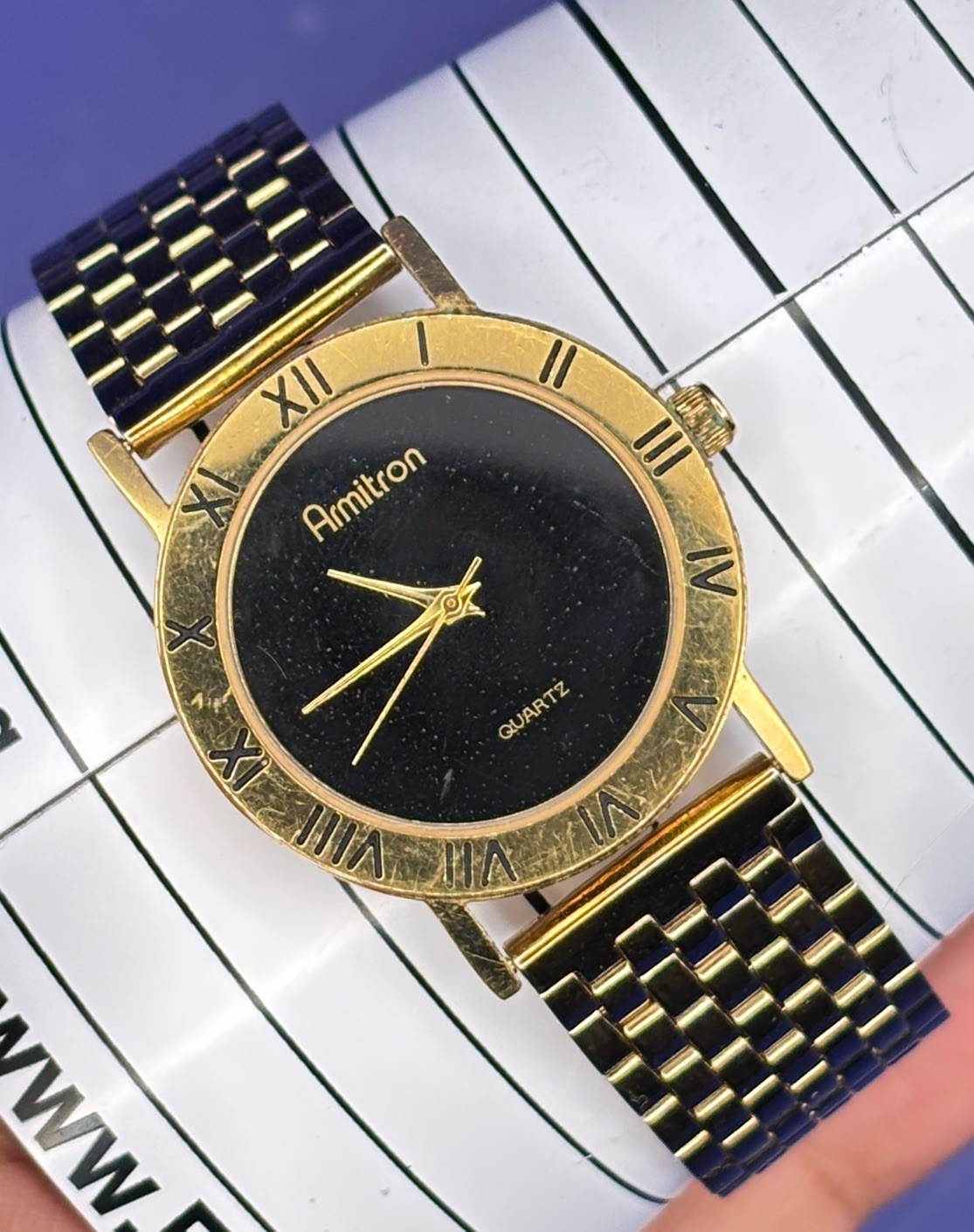 Armitron Gold Tone Unisex Adults Watch READ DESCRIPTION!! #2.14