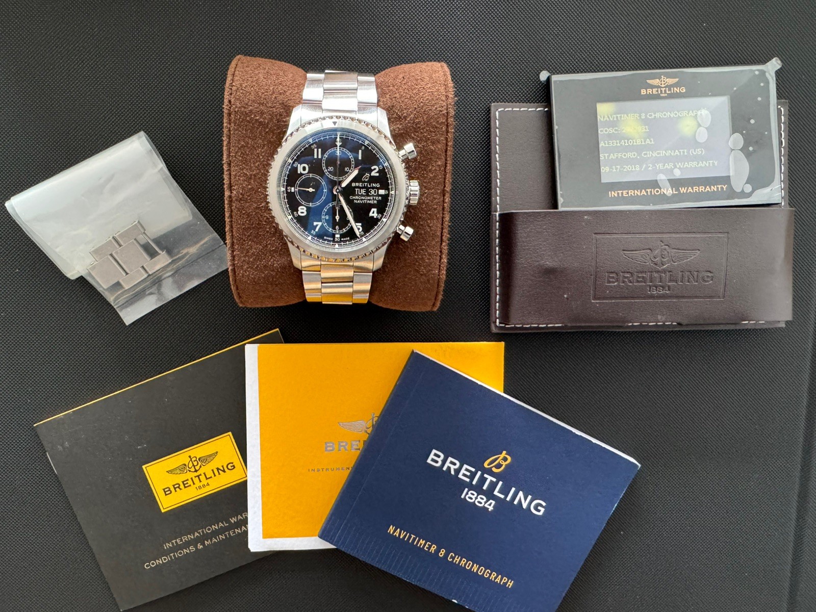 Breitling Navitimer A13314 Black – Pristine condition w/ box, links & papers
