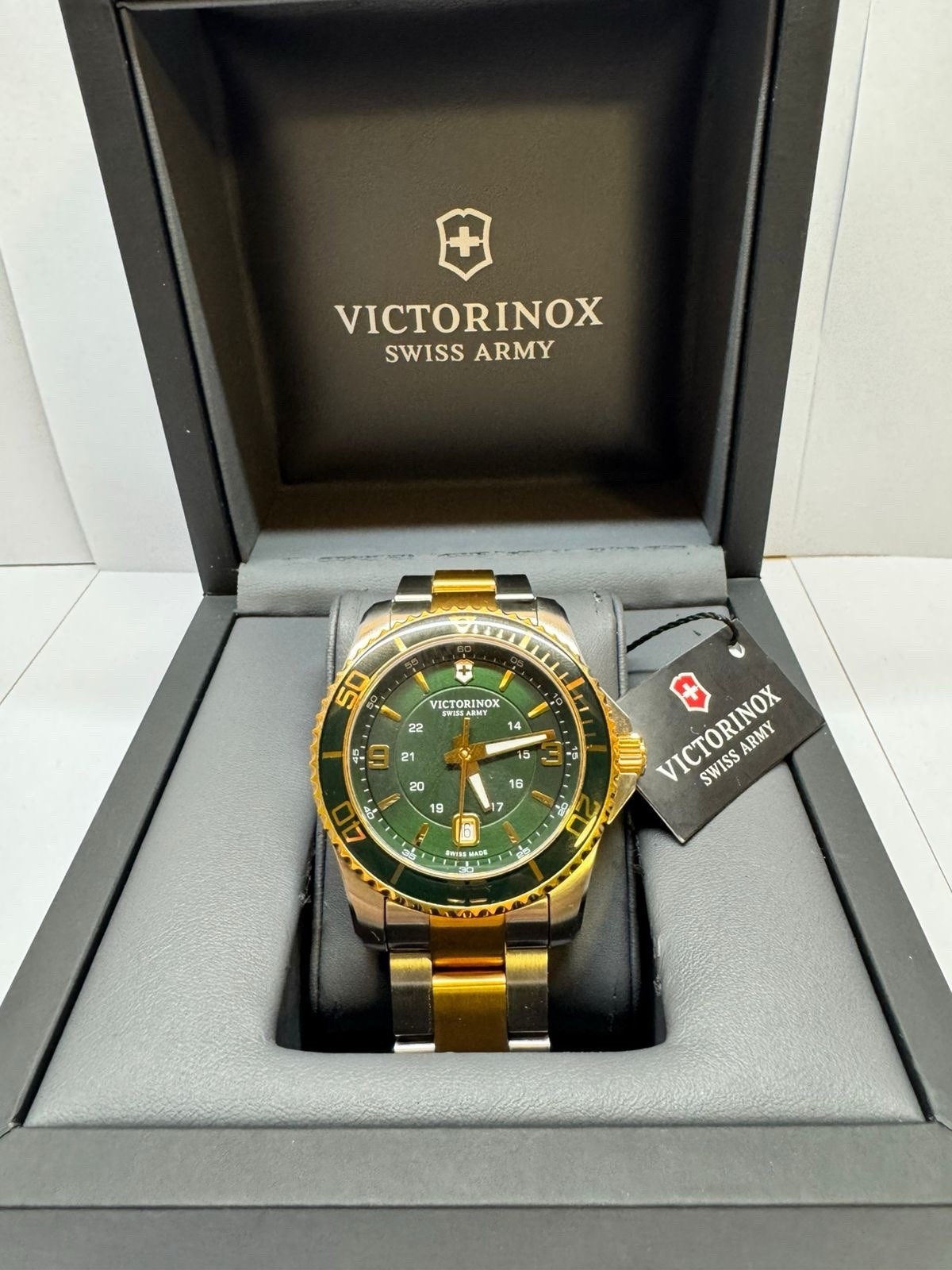 Victorinox Maverick 43mm Silver Stainless Steel Case